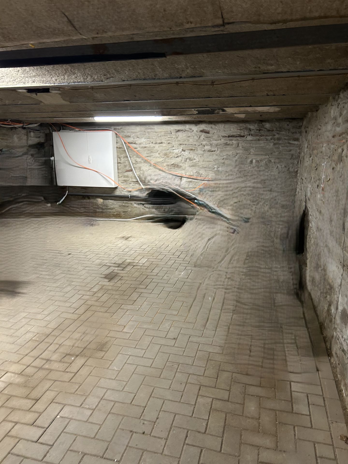 Kirchhundem-Rahrbach: Doppelgarage – zentral, trocken, sofort verfügbar