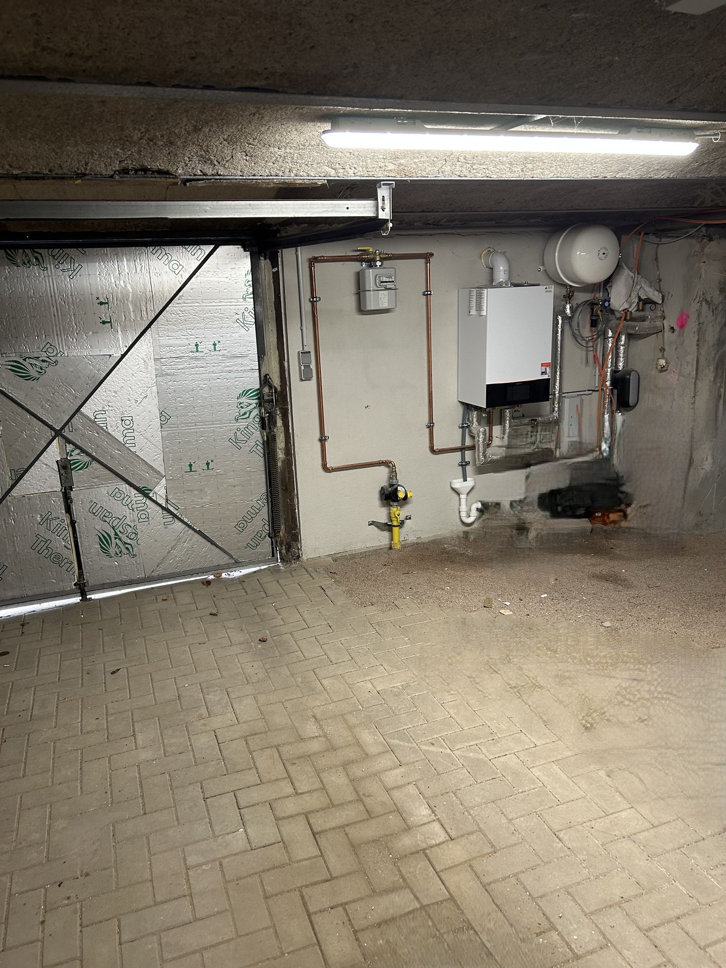 Kirchhundem-Rahrbach: Doppelgarage – zentral, trocken, sofort verfügbar